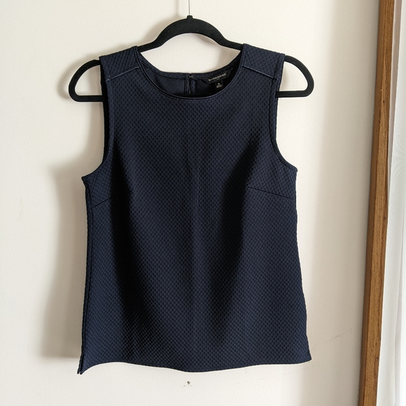 NWT Banana Republic Navy Blue Sleeveless Suit Blouse Textured Closure Size Small - Picture 7 of 9